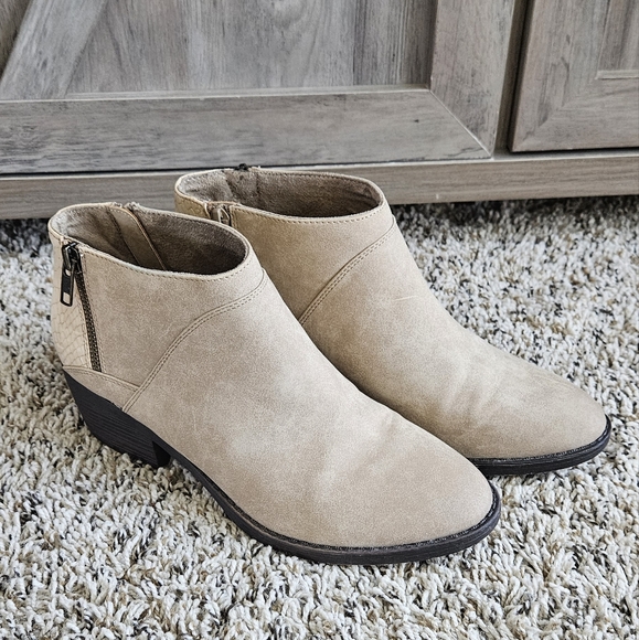 BC Footwear Womens Beige Western Snakeskin Heel Side-zip Ankle Booties Size 9 - Picture 2 of 10